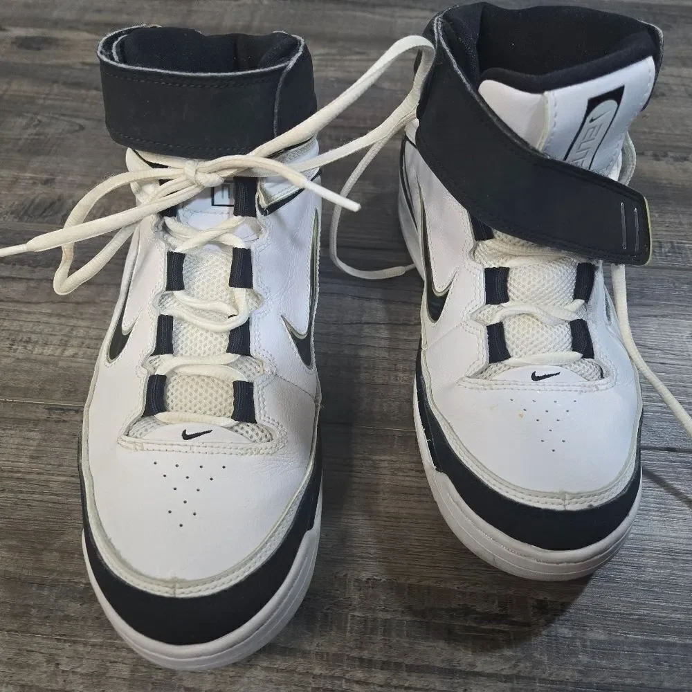 Nike Air Elite Basketball Athletic Sneakers Womens 9 Mens 7.5 White Black